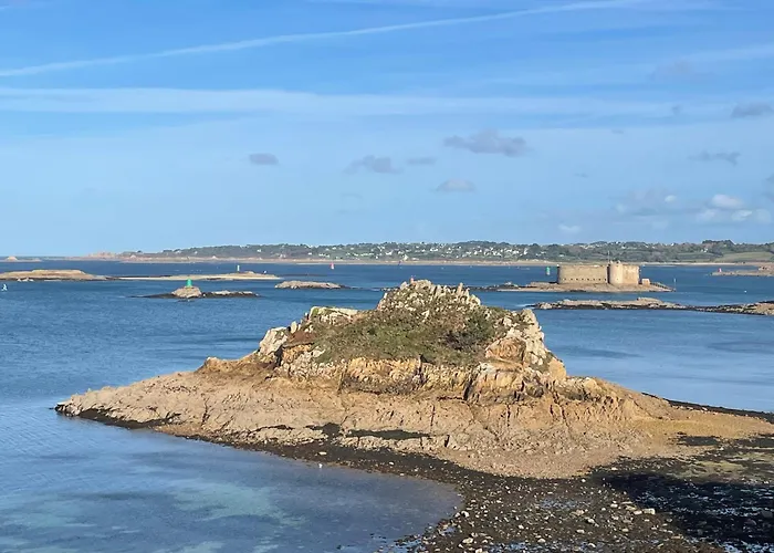 Charmant Gite Avec Exterieur Et Piscine Partagee