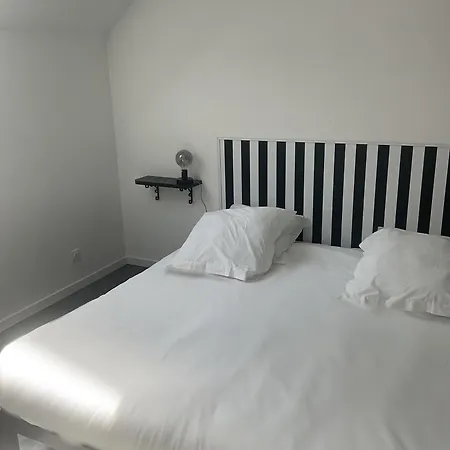 Charmant Gite Avec Exterieur Et Piscine Partagee Mespaul Extérieur photo
