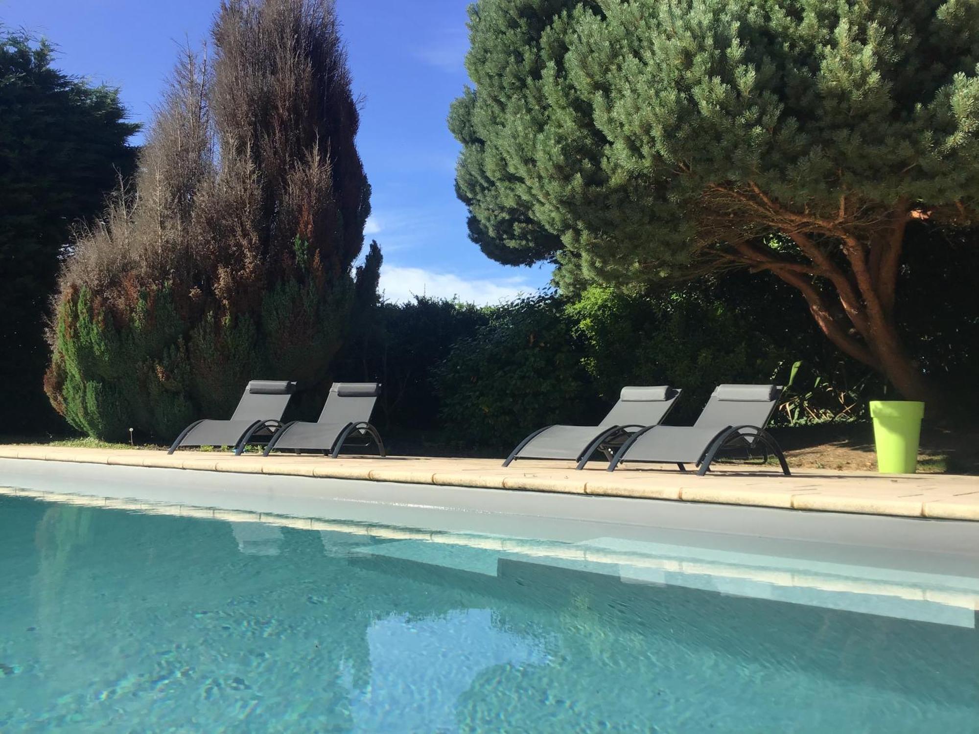 Holiday home Avec Exterieur Et Piscine Partagee Mespaul